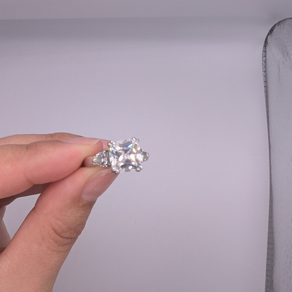 Crystal Ring costume jewelry - Picture 5 of 5